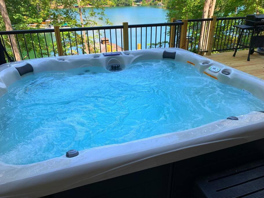 Waterfront 5BD/5BA Dock & 9P-Hottub photo 4