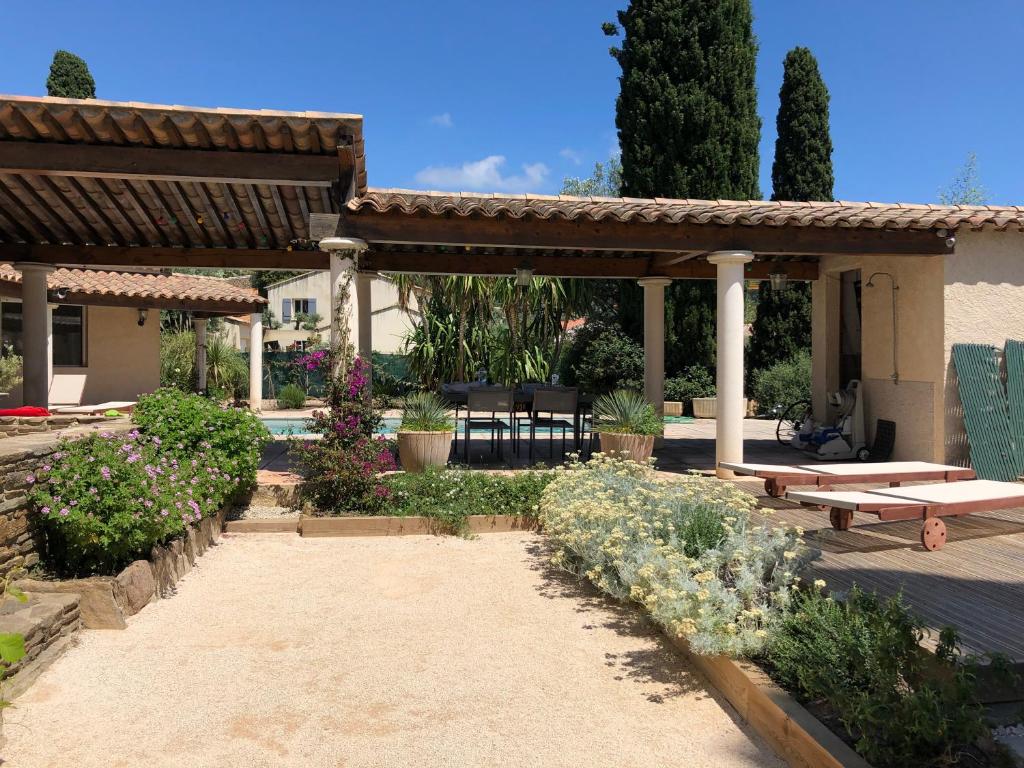 VILLA 4* avec PISCINE dans le bas du village de BORMES les MIMOSAS photo 1