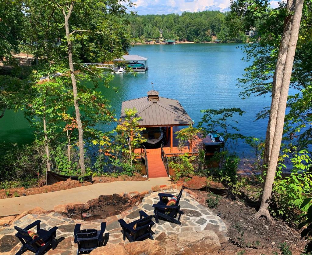 Waterfront 5BD/5BA Dock & 9P-Hottub photo 2