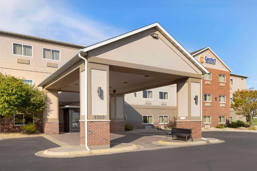 Comfort Inn & Suites Davenport - Quad Cities photo 1
