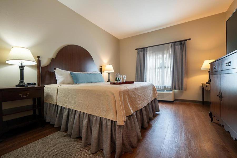 Chateau Saint Denis a Historic Hotel Downtown Natchitoches photo 1