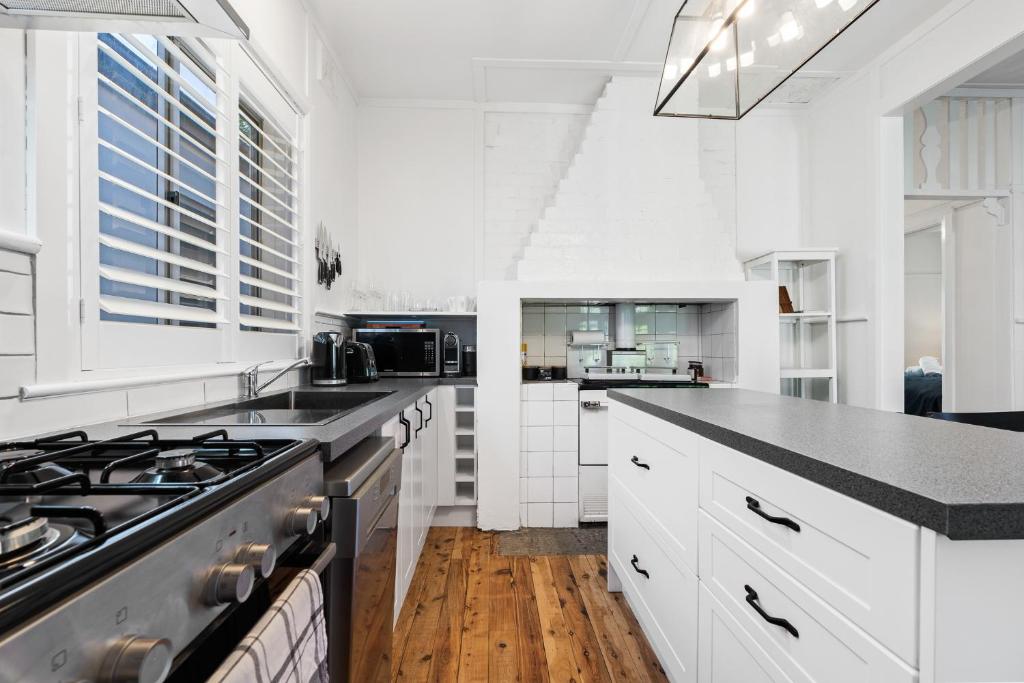 Johnno's Cottage - Prime Location - Sleeps 4 photo 4
