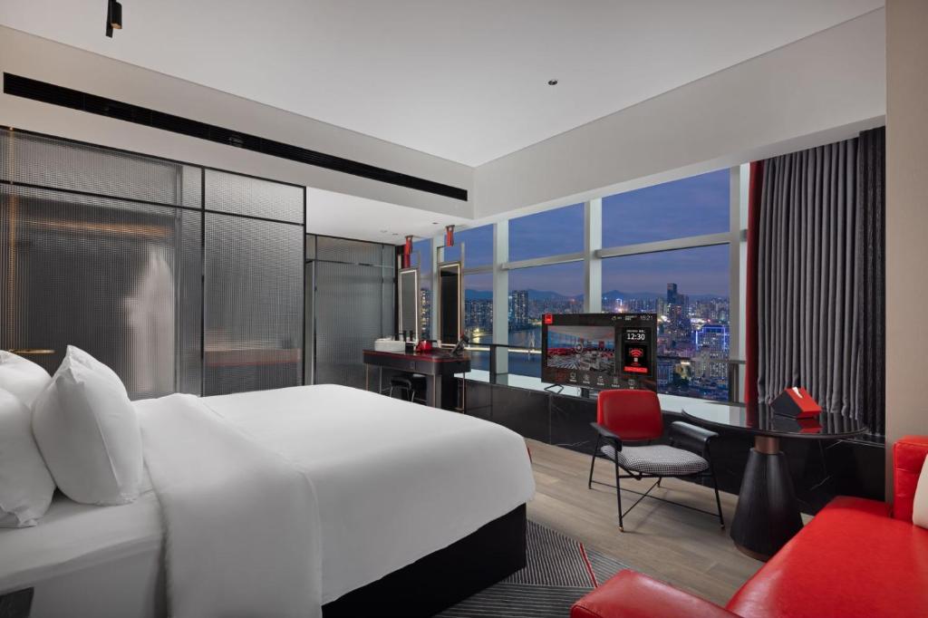 Radisson RED Hotel Zhuhai Gongbei Port photo 4