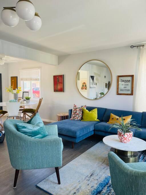 Lovely 2 bedrooms with parking in Carson image