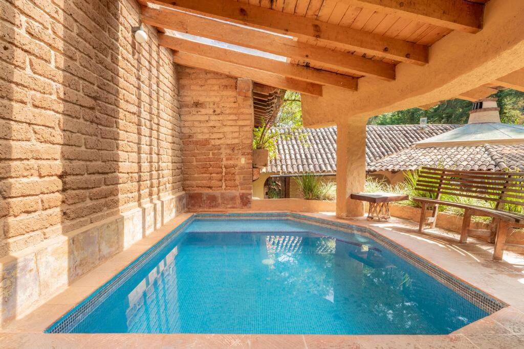 Casa Avándaro con alberca, Río, Bosque y Cocinera! photo 3