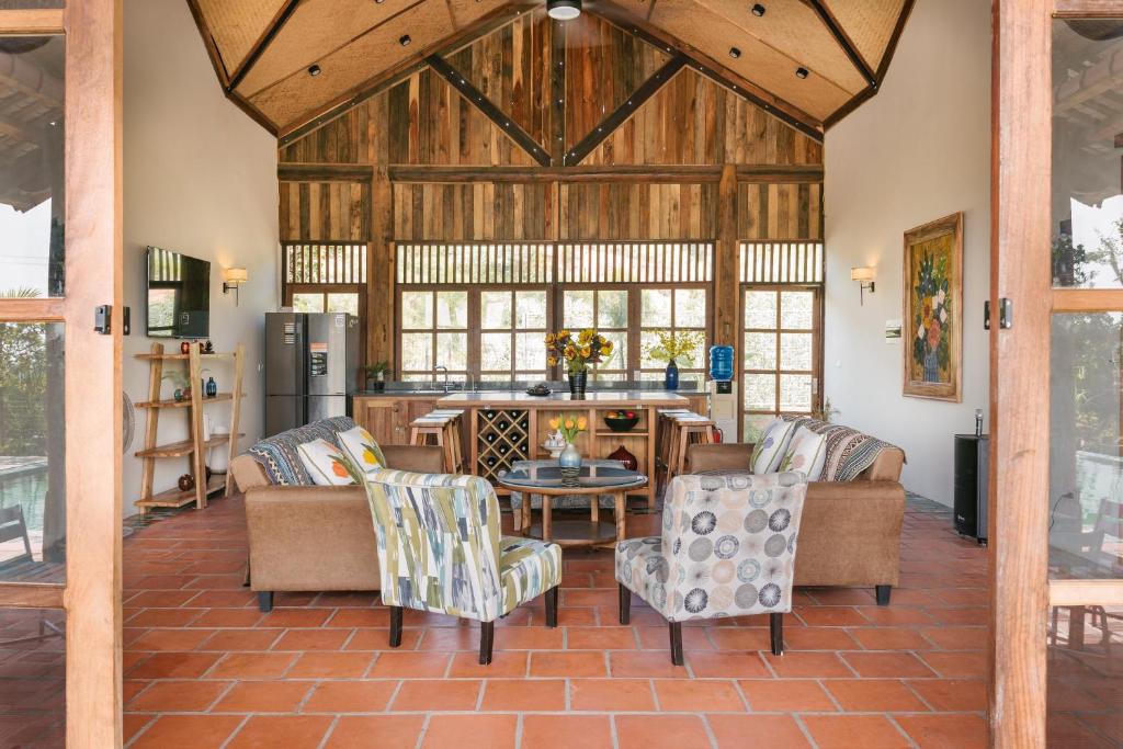 LEEHA HOME Venue Travel