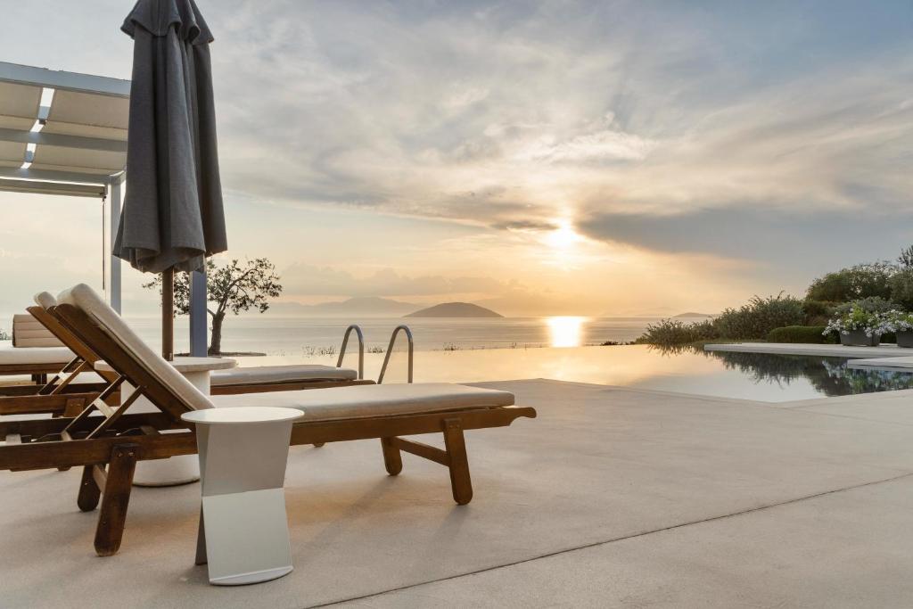 Villa Artemis - New Magnificent Beachfront Villa with Infinity Pool! photo 1