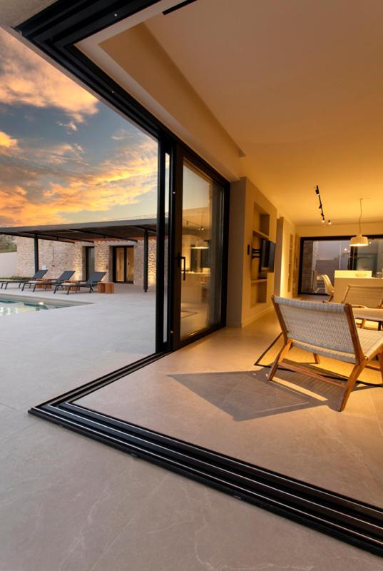 Theros Estate photo 3