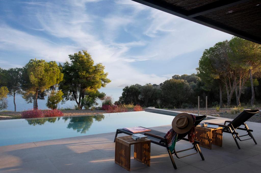 Theros Estate photo 2