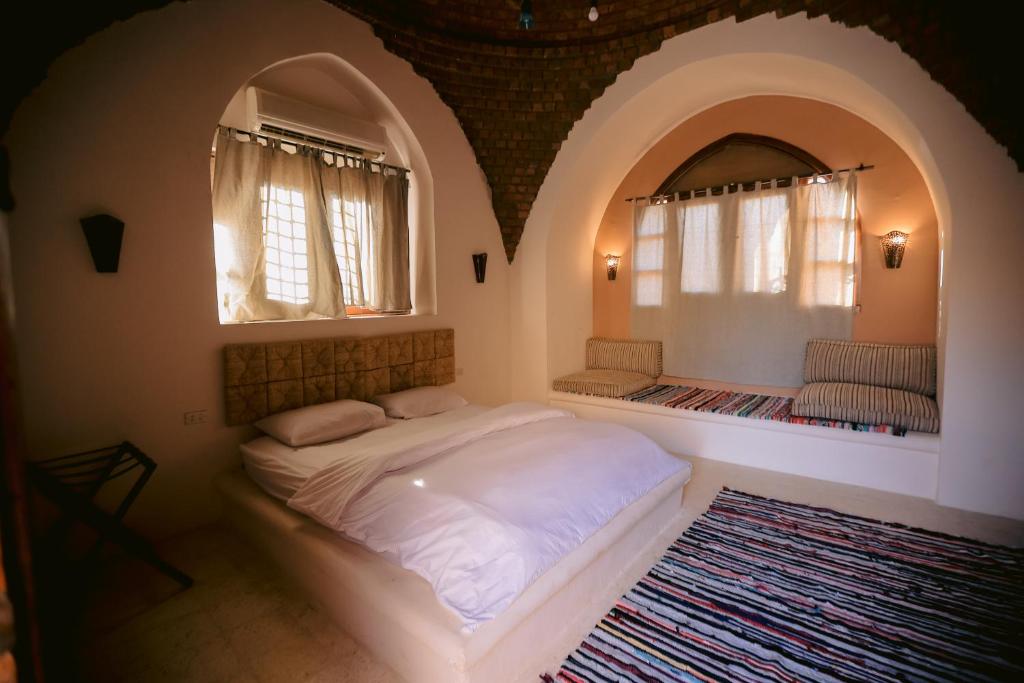 Tzila Bahariya photo 3