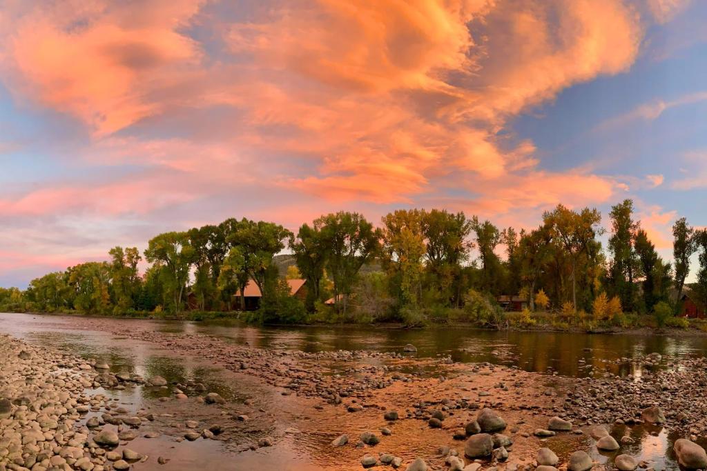 Rio River Lodge photo 2