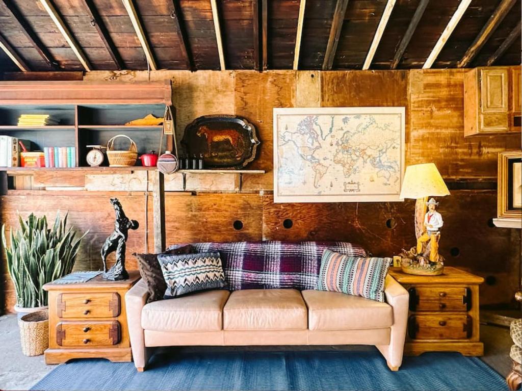 Peaceful 1BR Suite, Yurt and Barn in Cypress Park photo 3