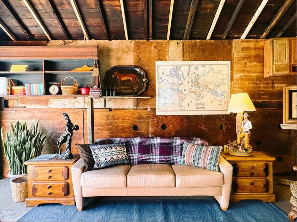 Serene Studio, Yurt Barn near DTLA Silverlake photo 2