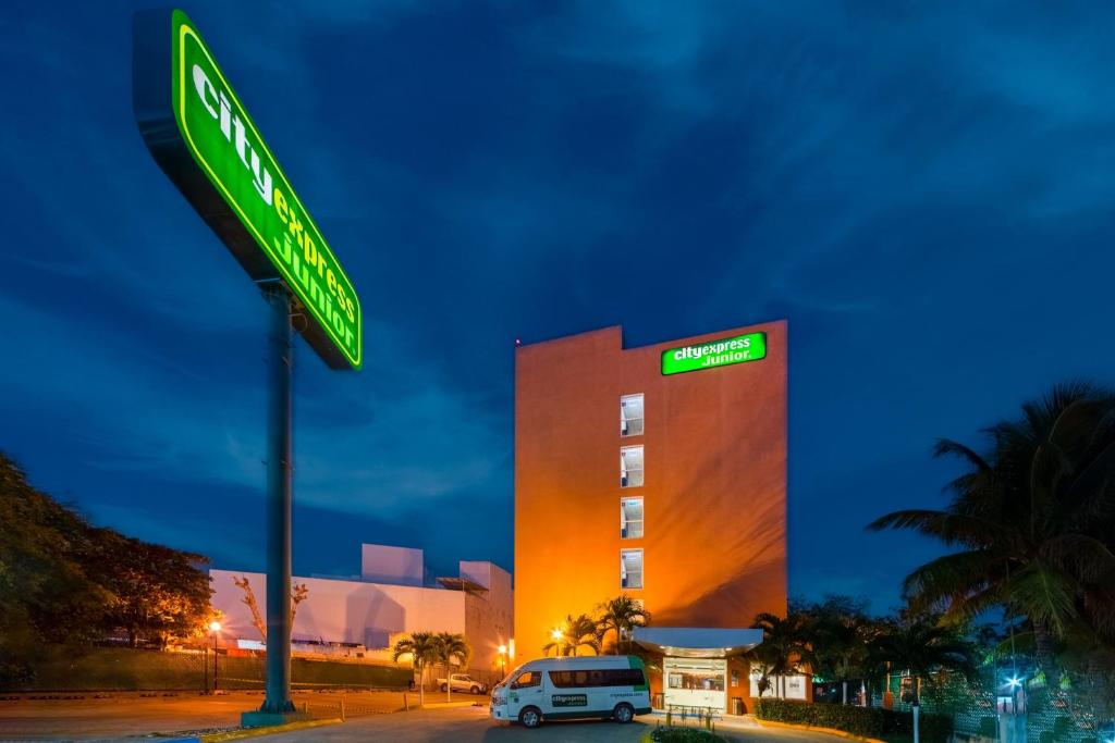 City Express Junior by Marriott Ciudad del Carmen photo 1