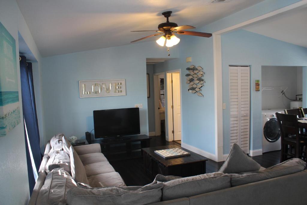 Tropical Cottages photo 2