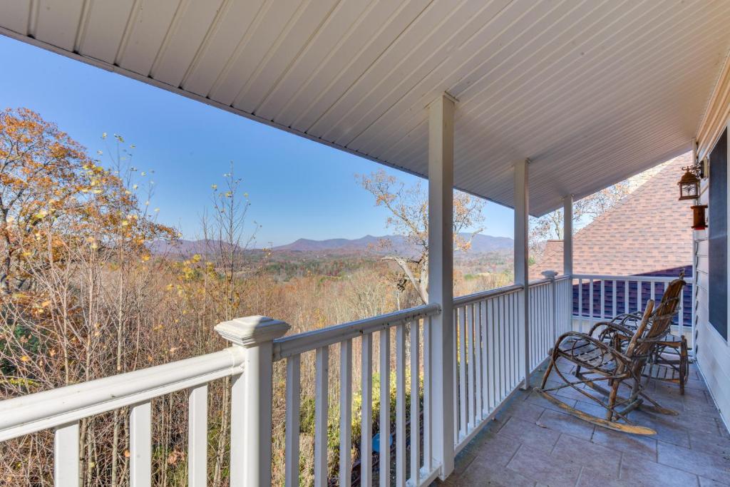 Blairsville Mansion with Hot Tub, Casino and Games! photo 2