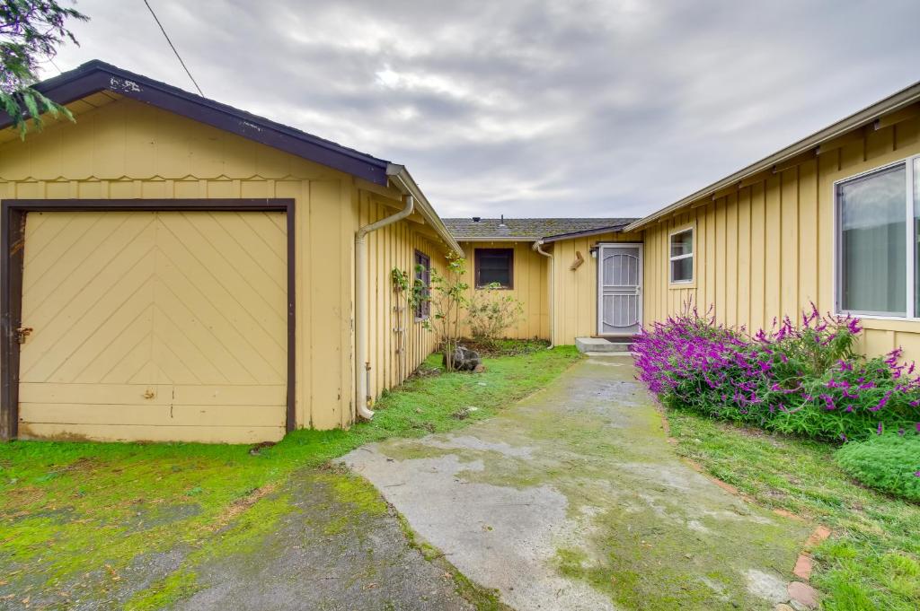 Rustic Coastal Smith River Cottage with Ocean Views! photo 1