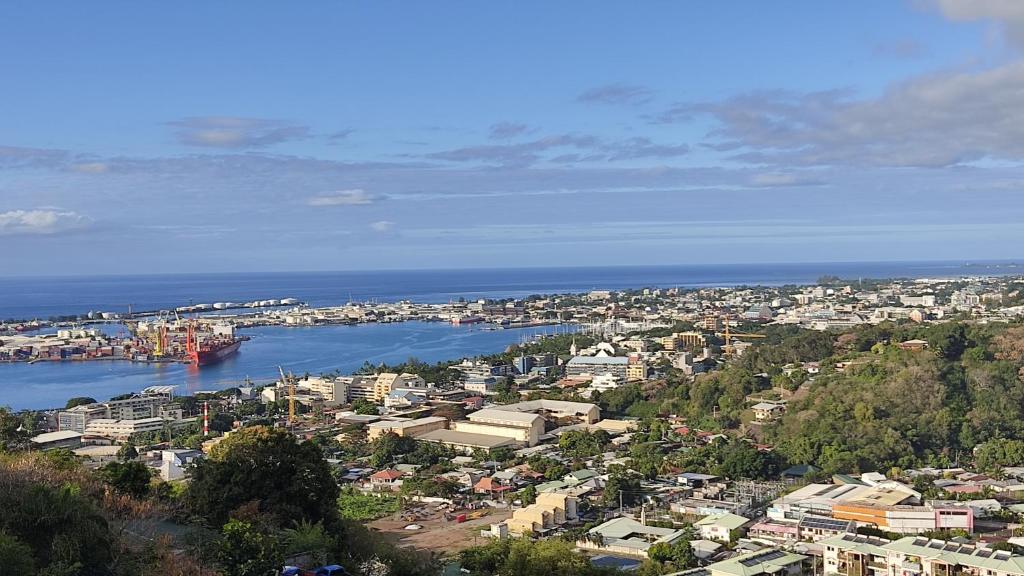 F3 sur Papeete vue mer et piscine photo 2