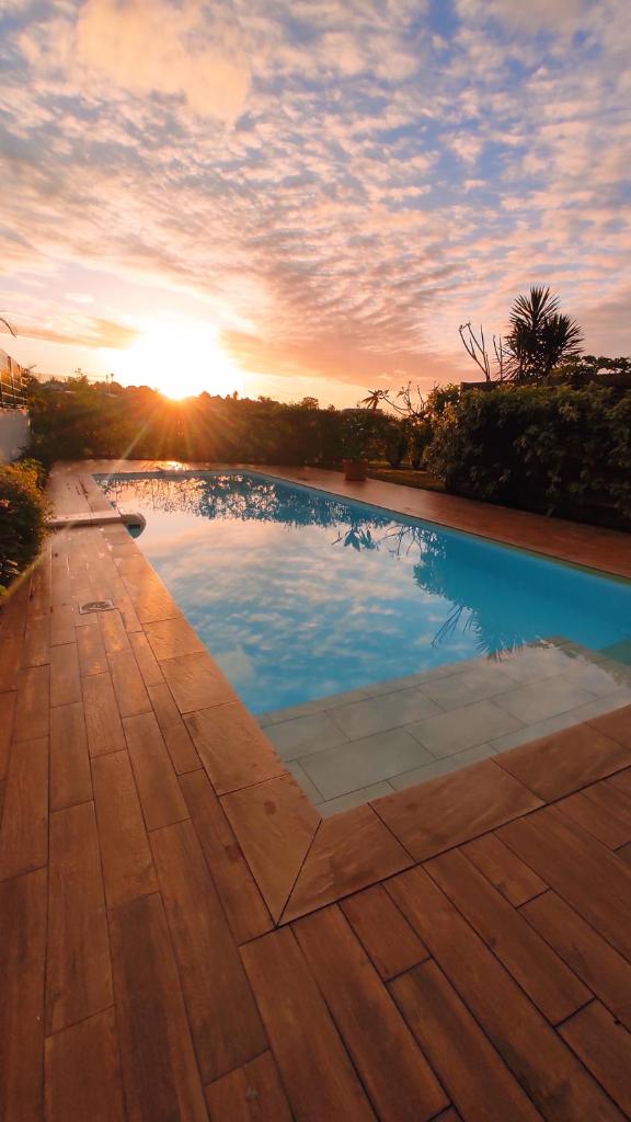 F3 sur Papeete vue mer et piscine photo 3