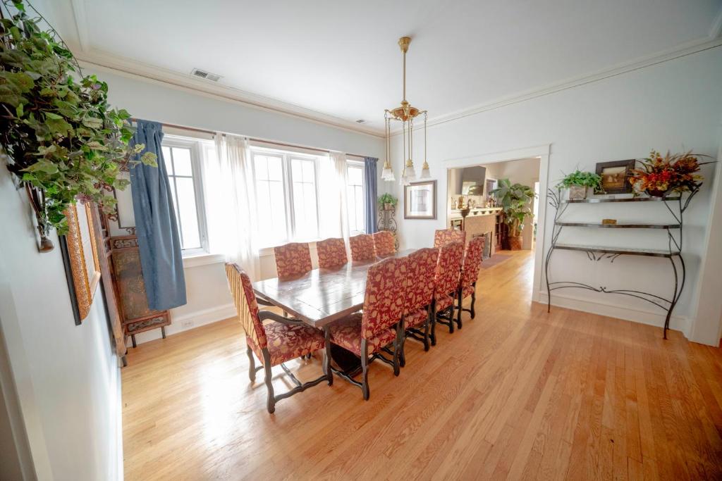 Bootlegger House Sleeps 10-20 Free TV & Parking photo 4