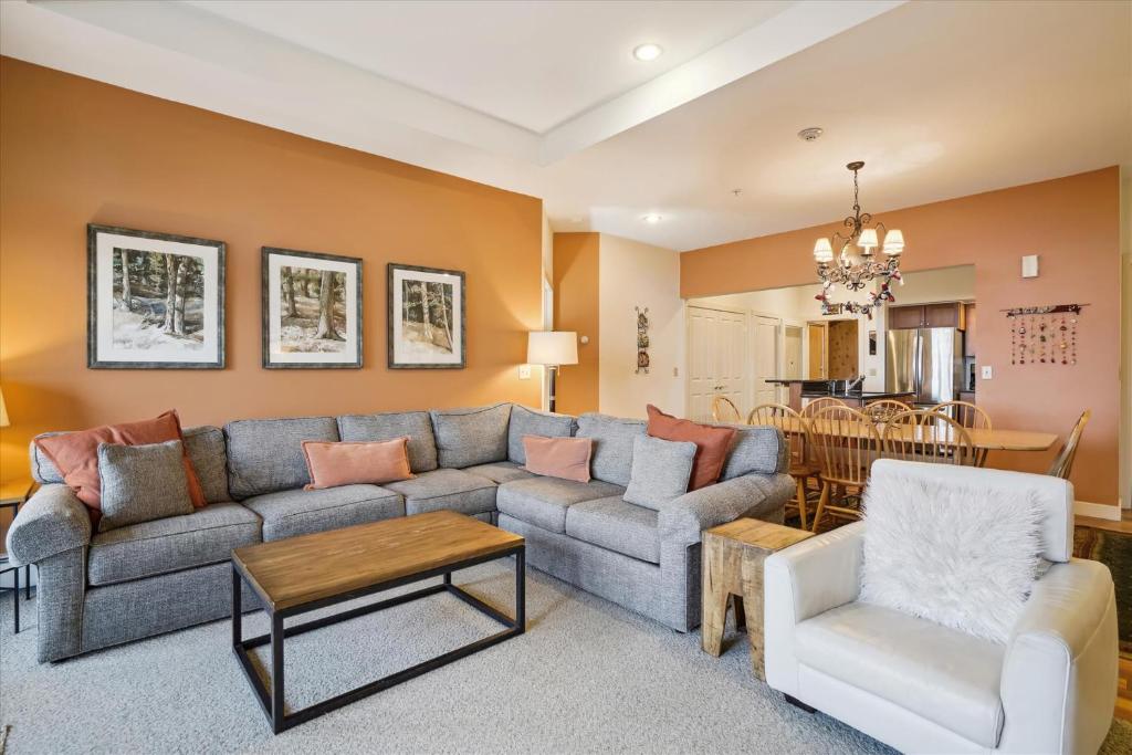 Gorgeous views, tastefully decorated Ski on ski off 3 bedroom condo, with sports center access Lodges 303 image