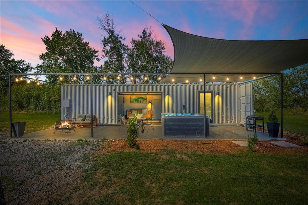 The River Box - Luxury Container Home - views and Hot Tub