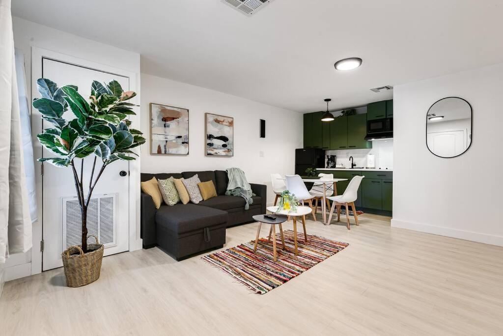 Captivating 2-BR apartment for 5 people V3 image