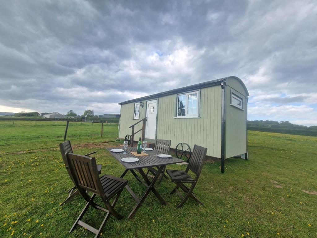 Cwtch Glamping Shepherds Huts photo 1