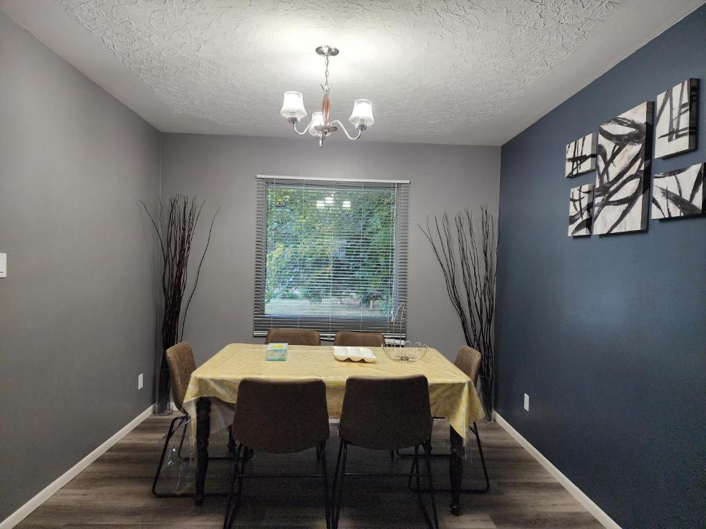 TheSunshine: Bright&Peaceful 2 Bdrm Character Home photo 3