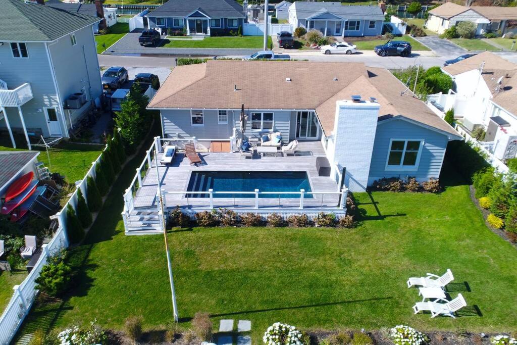 Hampton's Waterfront House Steps To Private Beach image