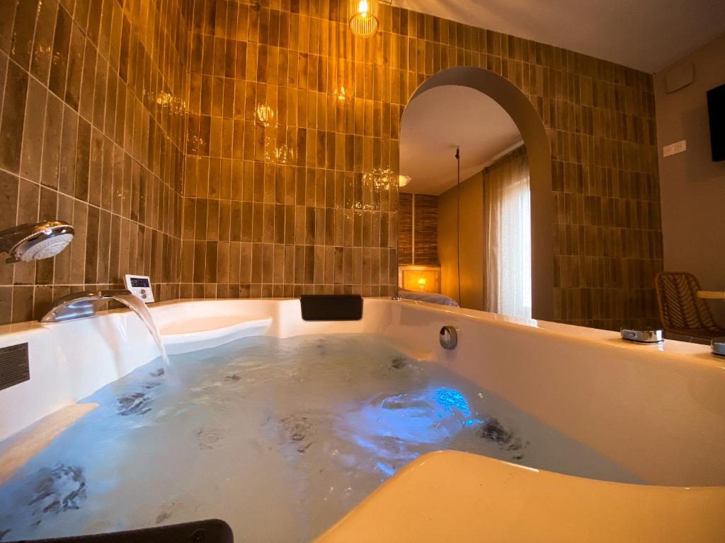 Love Room Suite Bali - Auray en Bretagne photo 4