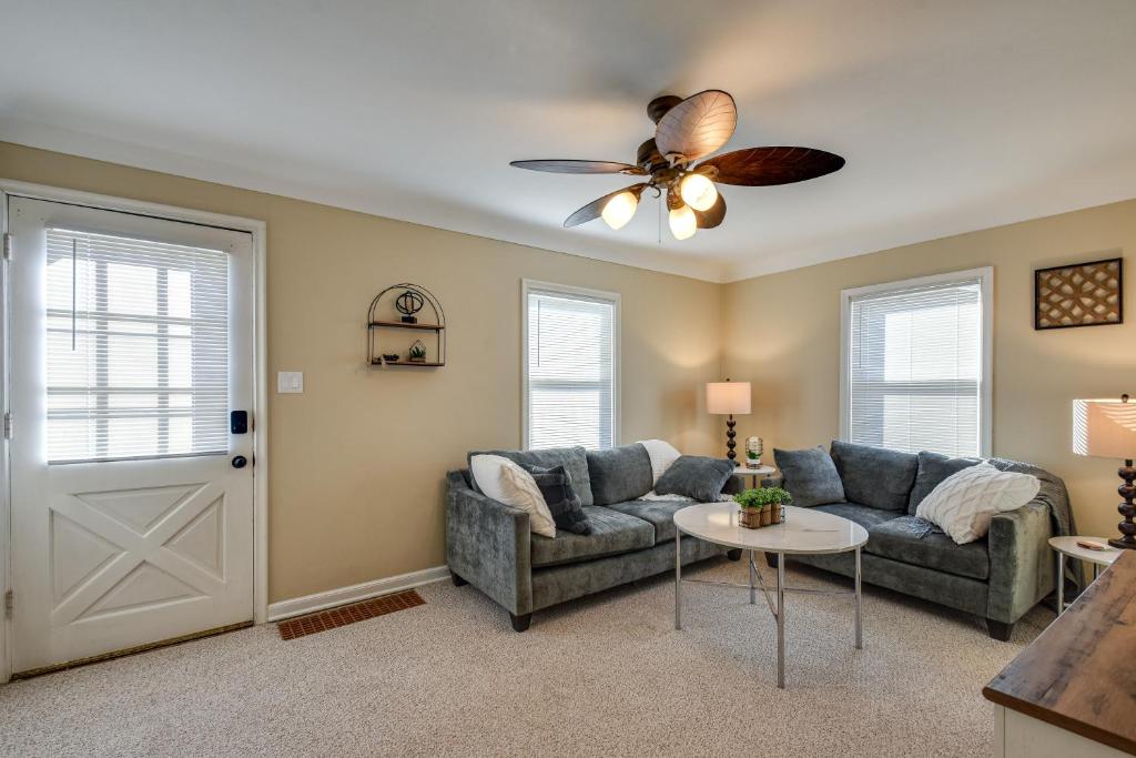 Quaint Cedar Rapids Home, 4 Mi to Downtown! photo 4