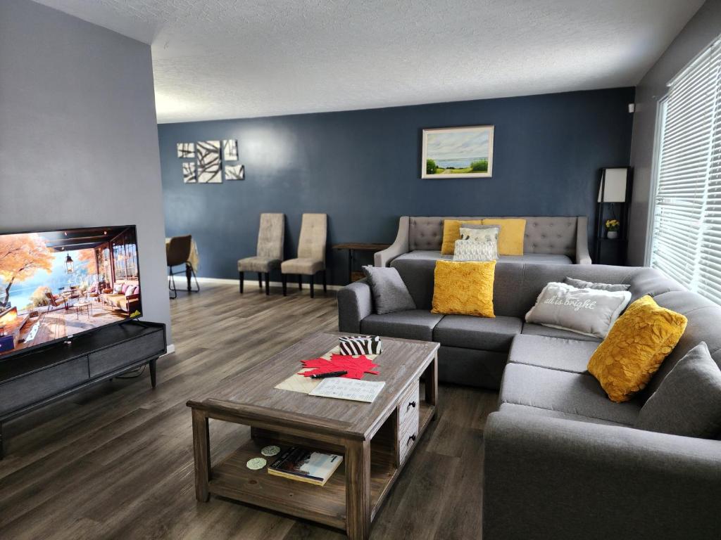 TheSunshine: Bright&Peaceful 2 Bdrm Character Home