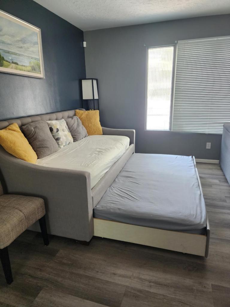 TheSunshine: Bright&Peaceful 2 Bdrm Character Home photo 2