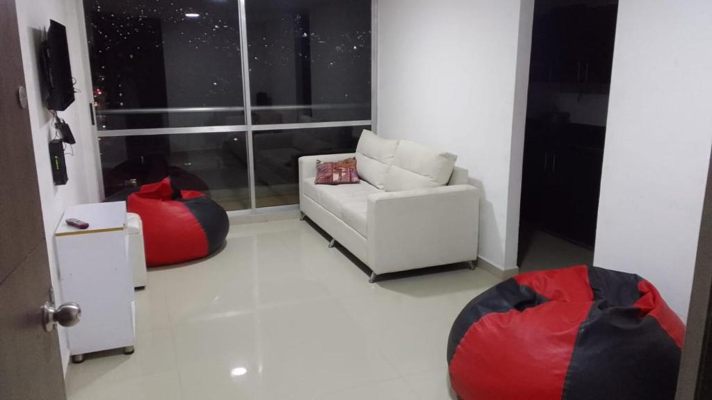 apto amoblado para 4 personas con 2 habitaciones y 2 baños