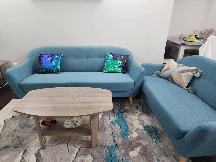TheAuroras: Vibrant&Cheerful 2 bdrm Stylish suite photo 2