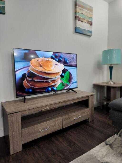 TheAuroras: Vibrant&Cheerful 2 bdrm Stylish suite photo 1