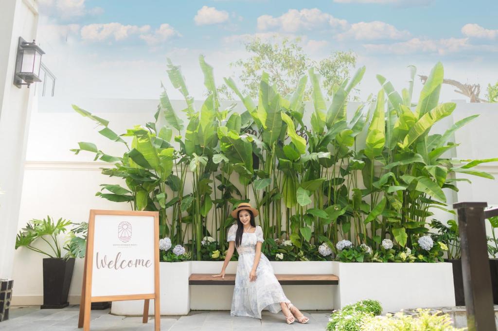 Shining Riverside Hotel & Spa