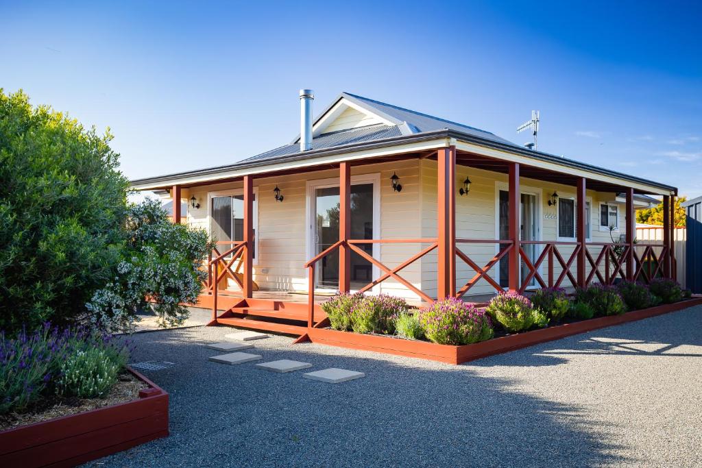 Owen's Hideaway by the BNB Collection