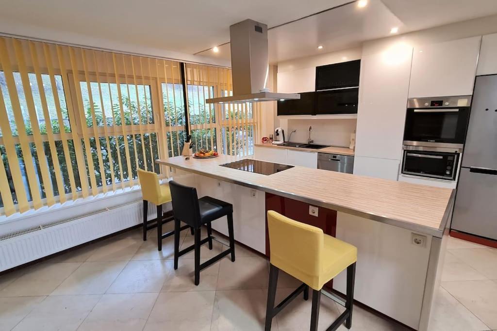 120qm noble, Uni ENC beside, 5min to MainStation or Autobahn, 50m to BusStop photo 2