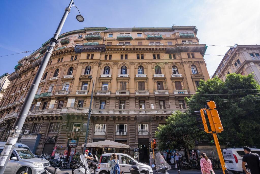 Lady Diamond, Naples