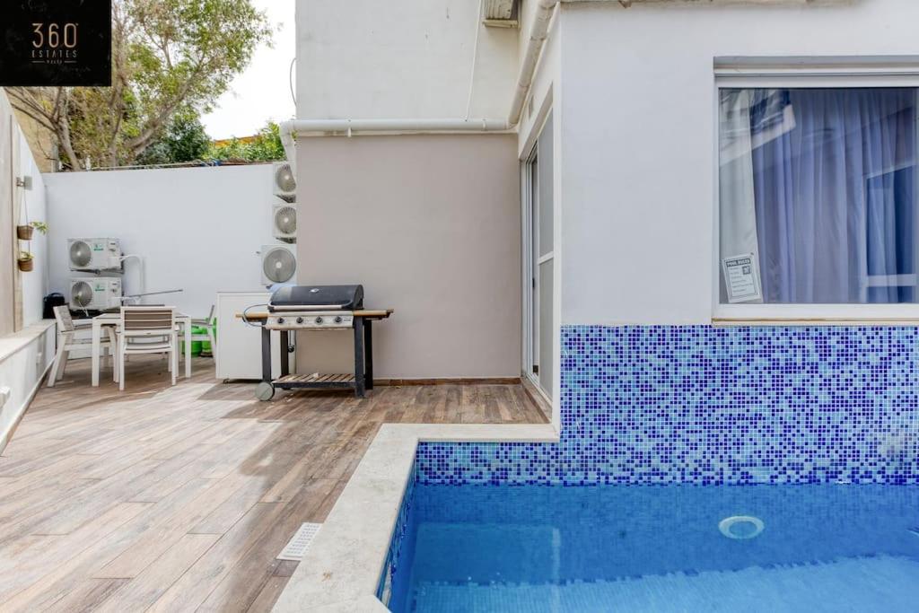 A lovely 4BR home with private POOL & BBQ by 360 Estates photo 3
