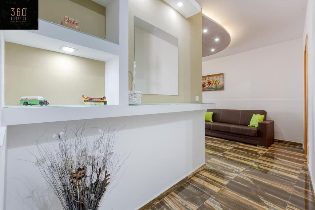 A lovely 4BR home with private POOL & BBQ by 360 Estates photo 2