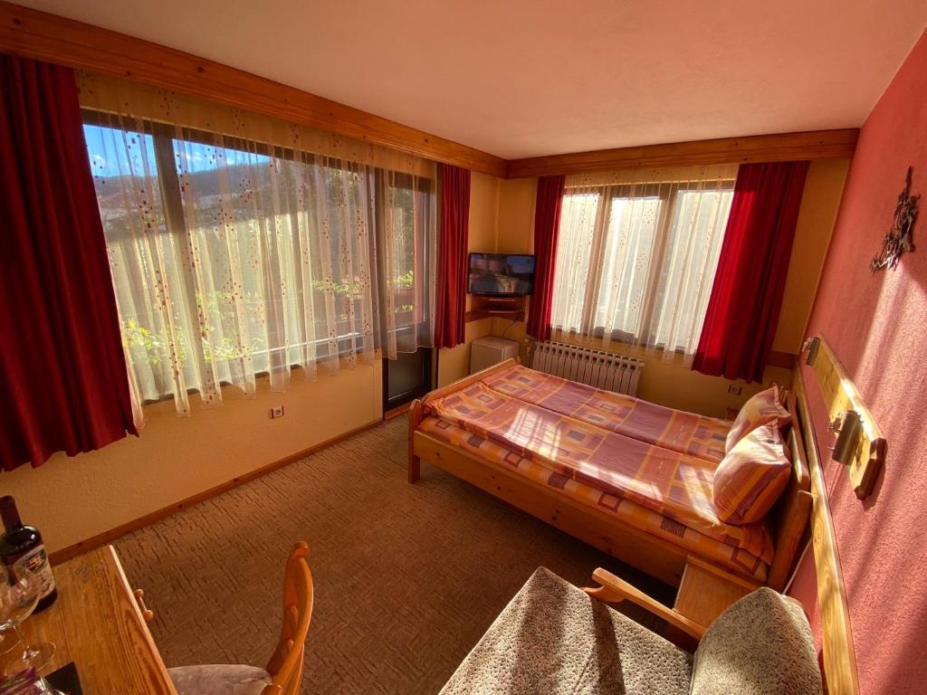 Family Hotel Savov photo 3