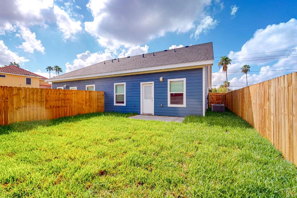 Uvalde Avenue Abode photo 1