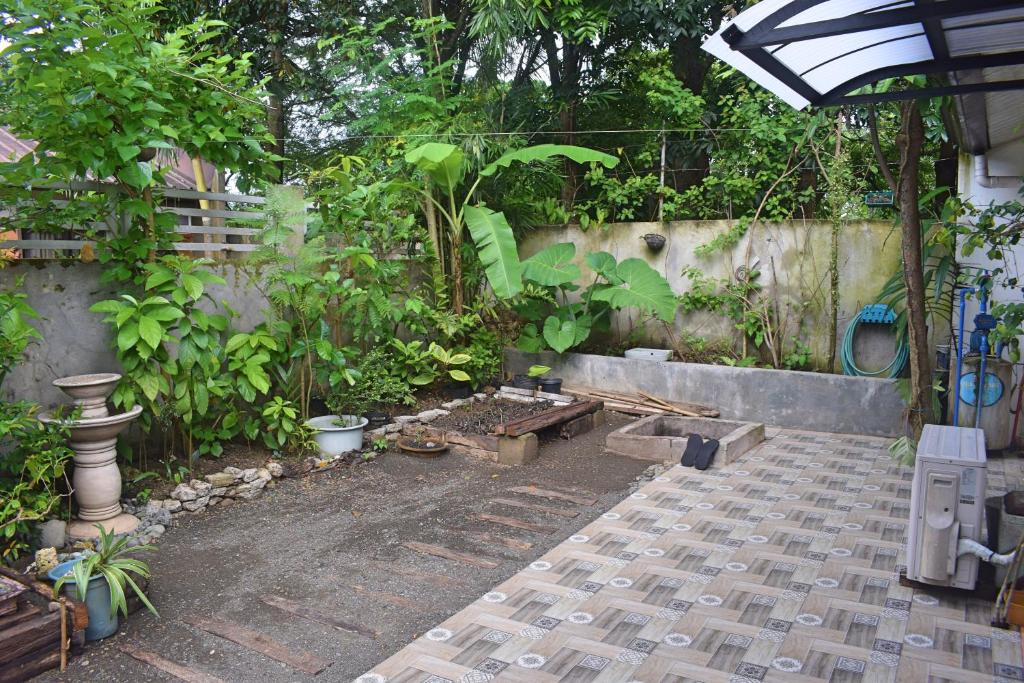 Cozy 1-bedroom house in quiet residential village. photo 2