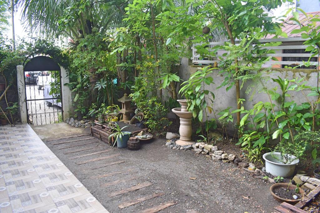 Cozy 1-bedroom house in quiet residential village. photo 3