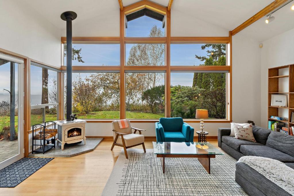 Sunny Blue Beach House