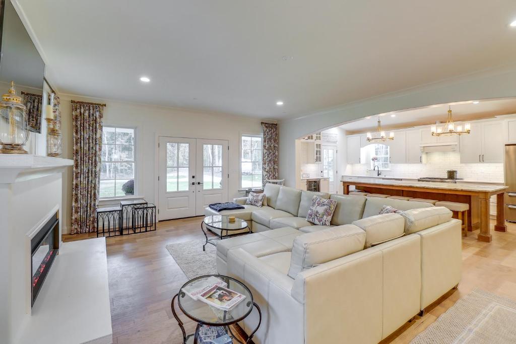 Cozy Eastern Shore Farmhouse Winter Getaway! photo 1