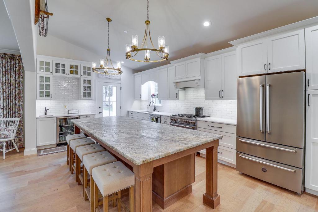 Cozy Eastern Shore Farmhouse Winter Getaway! photo 2